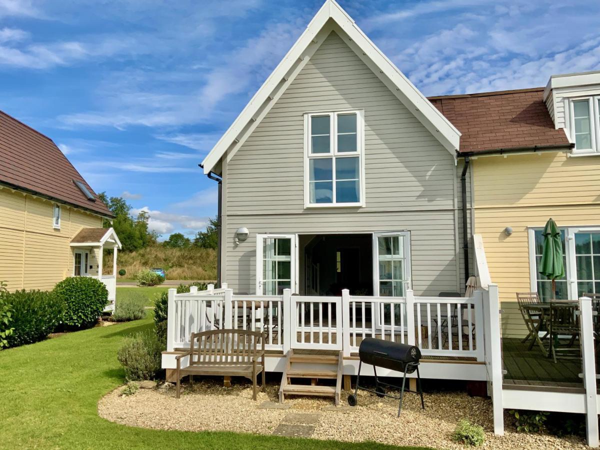 'That One' Our Cotswold Lakeside Lodge Cirencester Exterior photo